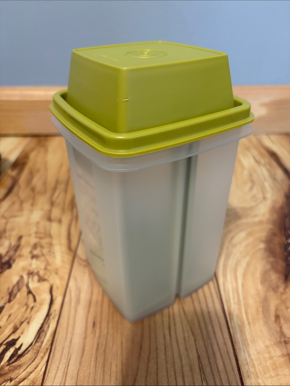 Tupperware Pickle keeper vintage avocado green complete